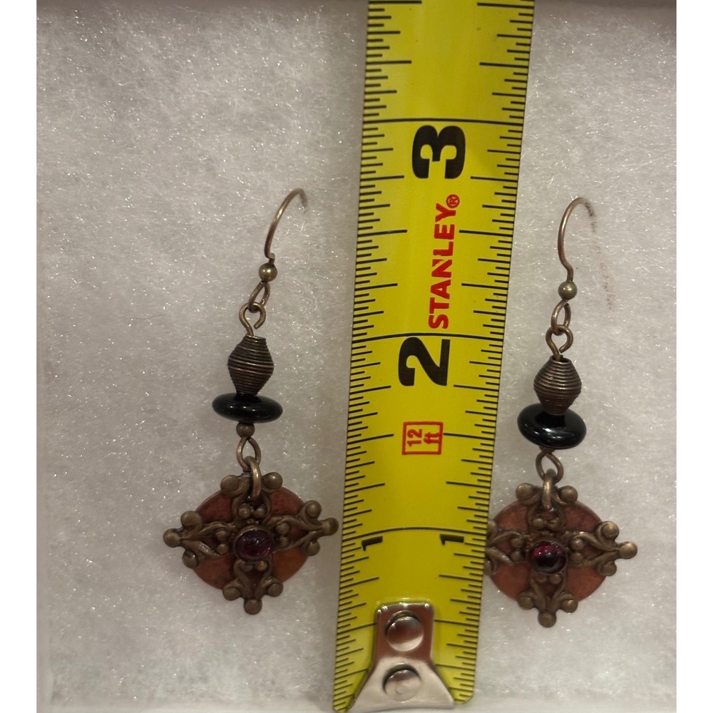Artisan Boho
Antiqued Bronze Filigree Dangle Earrings Dark Red/Garnet Stone
Bead - Picture 4 of 4
